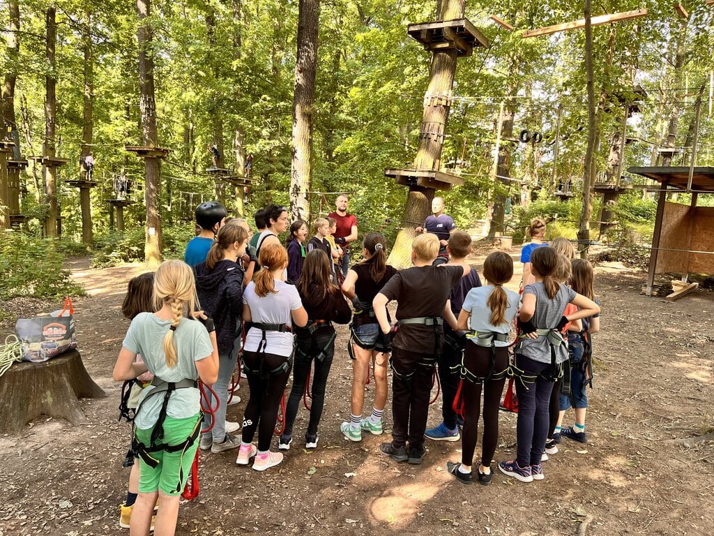 Gruppe bei der Sicherheitseinweisung